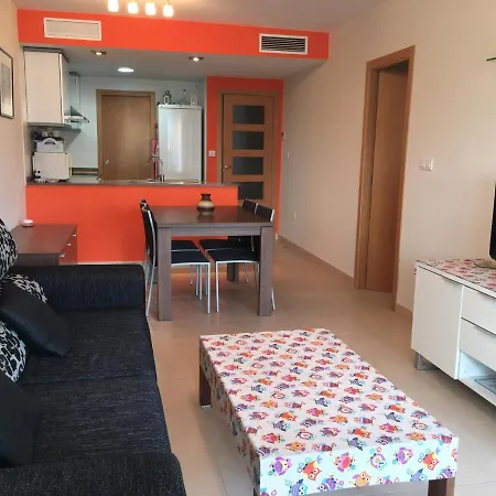 Avinguda De Pau Bejar アパート